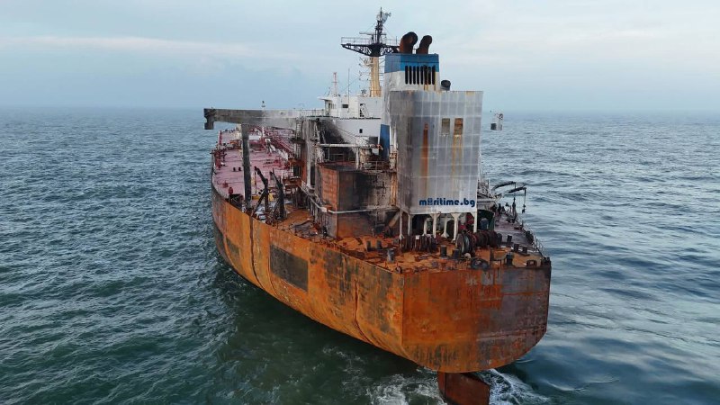 Поврежденный танкер Kairos сел на мель в Болгарии