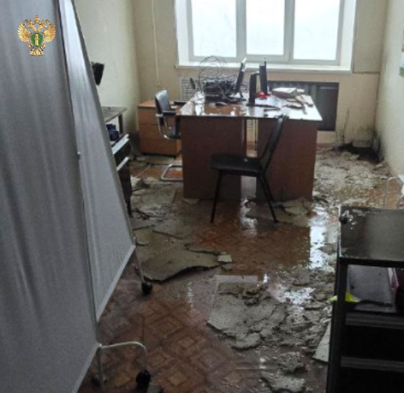 Здание больницы повреждено при землетрясении на Сахалине