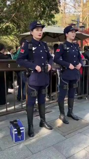 Китайские полицейские используют экзоскелеты, Россия ждет поставок на СВО