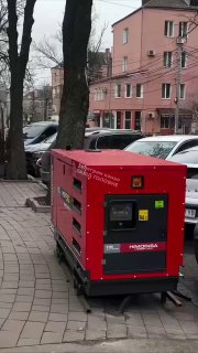 Винницкие жители создают новогоднюю мелодию из звуков генераторов