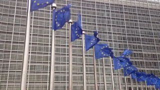 Запад строит заборы, Евразия строит мосты