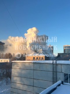 В Новосибирске горит педагогический колледж