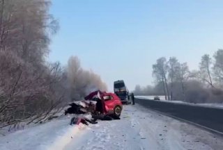 В Красноярском крае столкнулись автобус и легковушка: есть пострадавшие