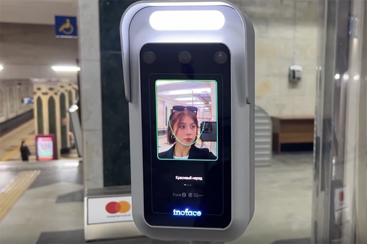 В московском метро заработала система оплаты проезда по биометрии