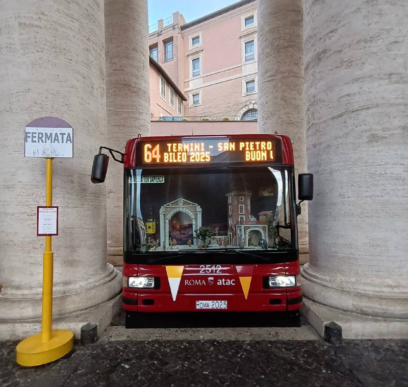 Рождественский вертеп в римском автобусе представили на выставке в Ватикане