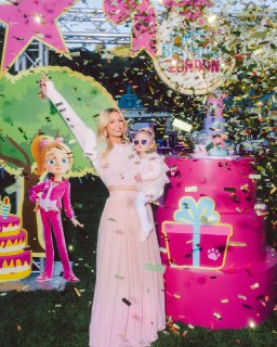 Дочь Пэрис Хилтон отметила второй день рождения