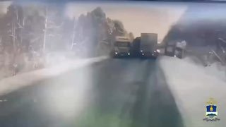 Трассу «Байкал» сковала пробка из-за ДТП и мороза