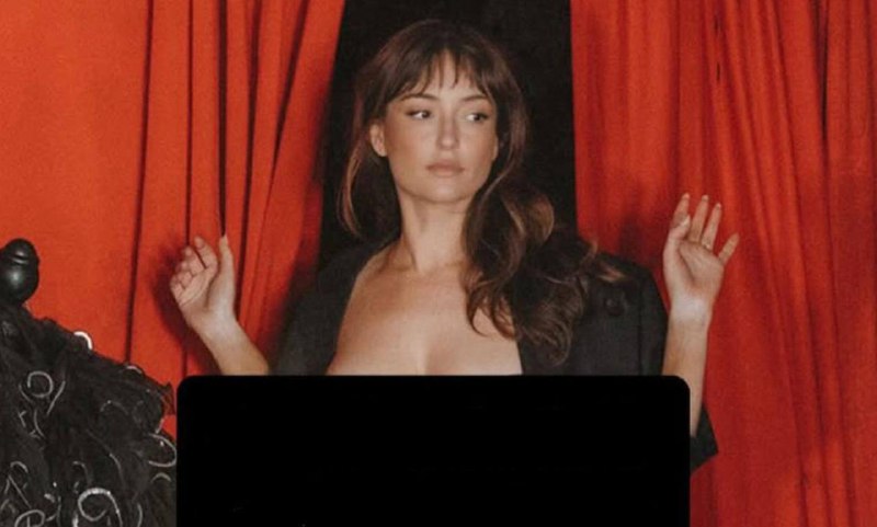 Актриса собрала деньги на помощь пострадавшим от пожаров, предложив эротические фото