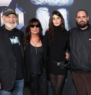 Сын Роба Райнера обвинен в убийстве родителей