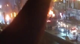 В Тегеране слышны выстрелы и отключен интернет