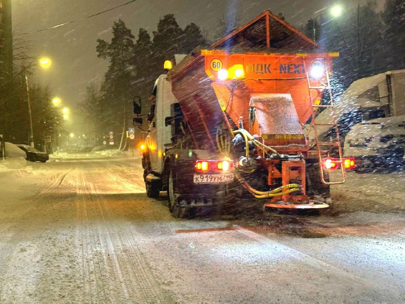 В Красногорске борются со снегопадом