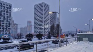 В Мытищах расчищают улицы от снегопада