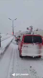 На МКАД образовалась многокилометровая пробка из-за метели