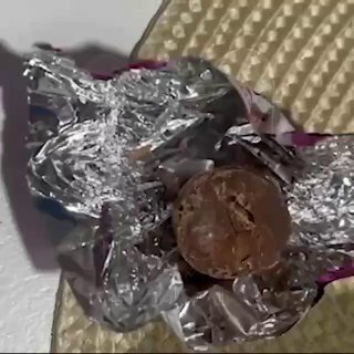 В петербургских конфетах нашли червей