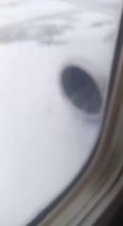 В Домодедово самолет застрял в сугробе