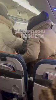 Пассажиры рейса из Минеральных Вод застряли в самолете из-за "коллапса" в Шереметьево