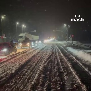 Масштабные пробки из-за снегопада на федеральных трассах России