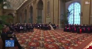 Папа Римский раскритиковал западную идеологию, сравнив ее с Оруэллом