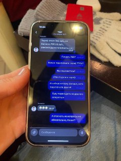 Зумерский диалог: девушка пыталась получить поддержку, а получила лишь эмодзи