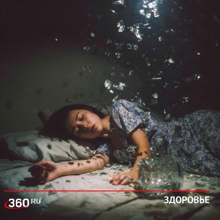 Врачи рассказали о вреде бокала вина перед сном