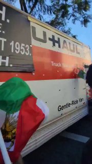 Грузовик протаранил митинг в Лос-Анджелесе