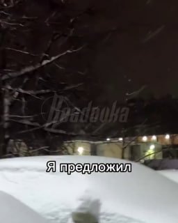Москвич бесплатно чистит машины после снегопада